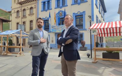 Álvaro Queipo se reúne con el alcalde de Grado, denuncia que no se haga nada para frenar los ataques del lobo y pide medidas eficaces contra la despoblación