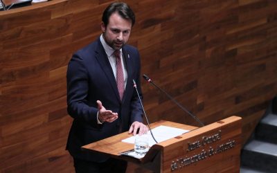Álvaro Queipo: “Ojalá Adrián Barbón fuera tan leal con los asturianos como lo es con Pedro Sánchez; para él, Asturias es lo primero, lo primero que se vende”