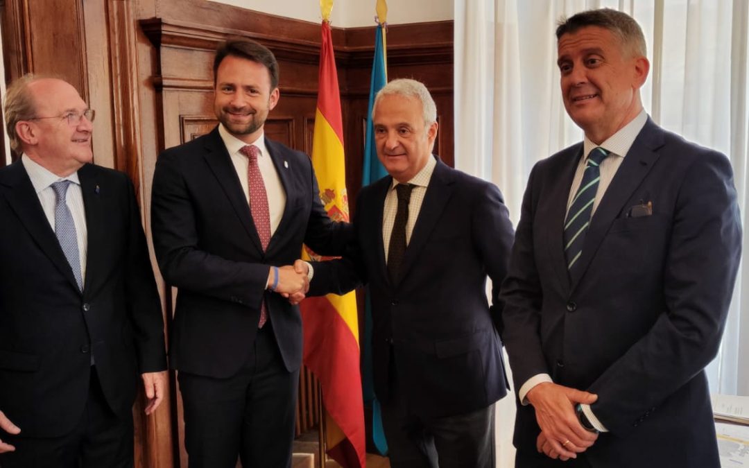 Álvaro Queipo repasa con el presidente del TSJA las necesidades de la Justicia asturiana