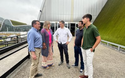 El PP denuncia el cierre de la piscina en julio y el “abandono general” del Polideportivo Juan Carlos Beiro por parte del Gobierno de Barbón