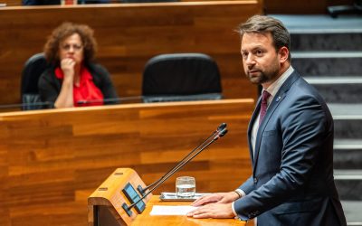 Álvaro Queipo tacha de “impropias” las declaraciones de Barbón que vincula la falta de apoyo del PP a los presupuestos con los incendios que asolan la región