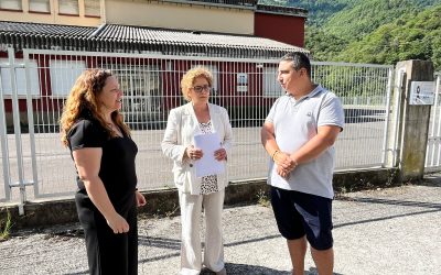 El PP denuncia “la parálisis” del Gobierno de Barbón y exige una fecha para el inicio del cambio de cubierta en el colegio San Pedro de El Escobio de Piñeres en Aller