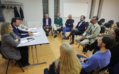 Álvaro Queipo recoge los problemas de los concejos de la comarca Avilés-Cabo Peñas, y advierte de que la supresión de áreas sanitarias aumentará el colapso y las listas de espera del San Agustín