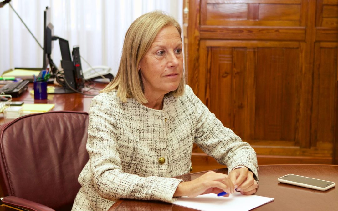 El PP se pregunta si el fracaso de la gestión de Fernando Simón con la pandemia es el modelo del PSOE para la Sanidad en Asturias, tras ser el invitado estrella de su Escuela de Salud