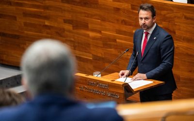 Álvaro Queipo defiende una ley para que en Asturias haya más viviendas y más asequibles: “El problema no se arregla con propaganda, ideología y más burocracia, como quiere Barbón”