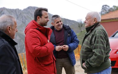Álvaro Queipo denuncia la situación crítica que sufre la ganadería en Amieva, con casi 100 expedientes por ataques del lobo en solo tres años y con su presencia junto a las casas