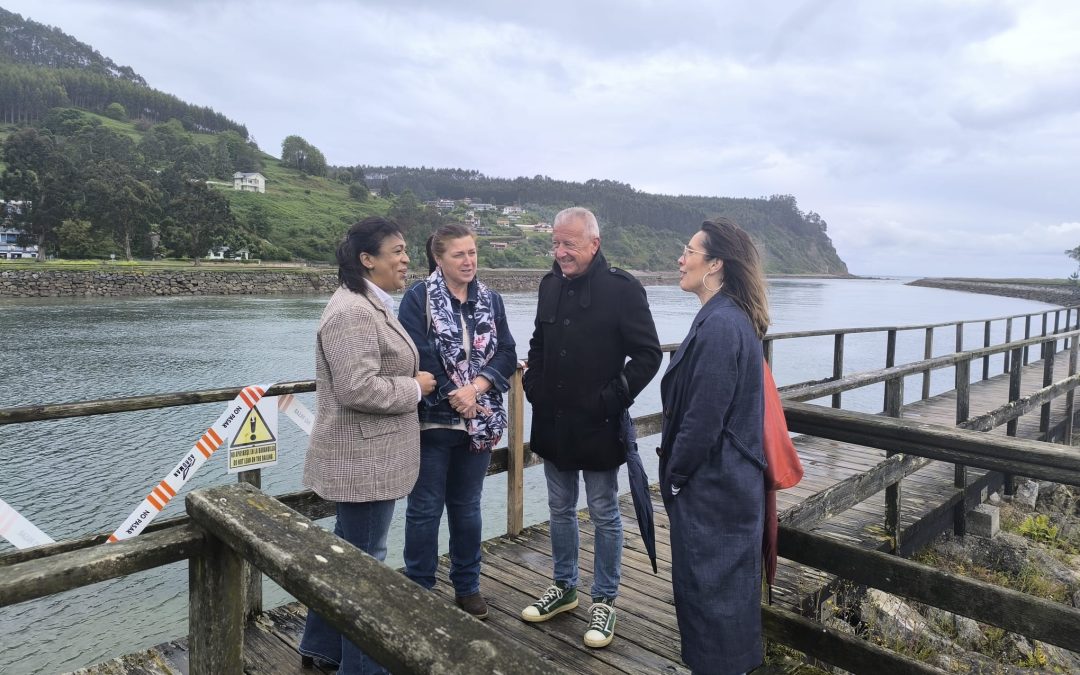 El PP denuncia en Rodiles el “abandono” de las infraestructuras turísticas y exige un plan urgente de mantenimiento en toda Asturias