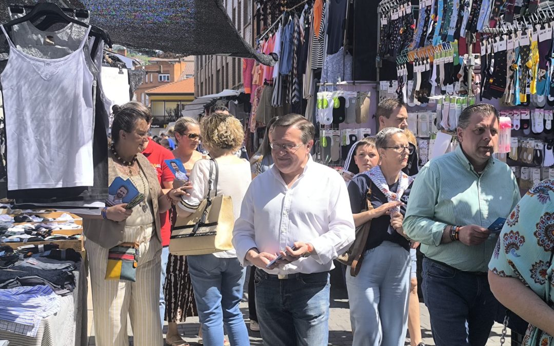 El PP defiende en Langreo su propuesta para aumentar la oferta de vivienda y facilitar el acceso a los jóvenes y familias