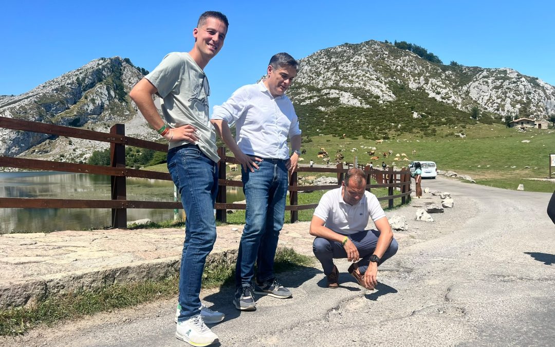 El PP acusa al consejero Alejandro Calvo de “mentir” sobre la carretera que une el Enol y el Ercina y exige que el Gobierno se haga cargo de su reparación inmediata