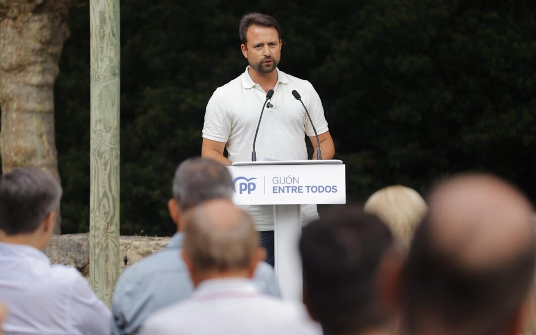 Álvaro Queipo pide a los suyos ser “un rompeolas” frente al ruido y a la crispación